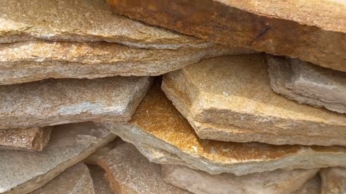 Плитняк златолит жёлтый золотистый для отмостки купить в Лысьве