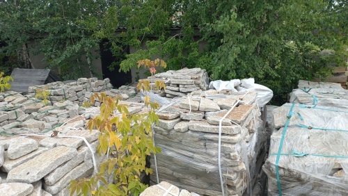 Плитняк галтованный гранитный для ландшафтного дизайна купить в Лысьве