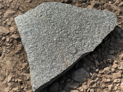 Плитняк златолит Уральский для цоколя, отмостки купить в Лысьве