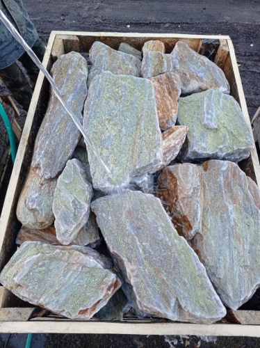 Златолит жёлтый, жёлто-зелёный глыбки и валуны для ланшафтного дизайна купить в Лысьве
