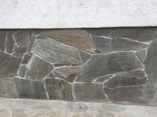 Плитняк златолит Уральский для цоколя, отмостки купить в Лысьве