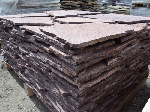 Плитняк лемезит бордовый для облицовки цоколя 20-25 мм  купить в Лысьве