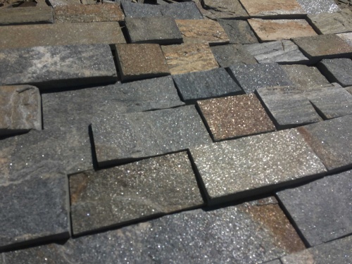 Плитка пилёная златолит Уральский для цоколя, отмостки купить в Лысьве