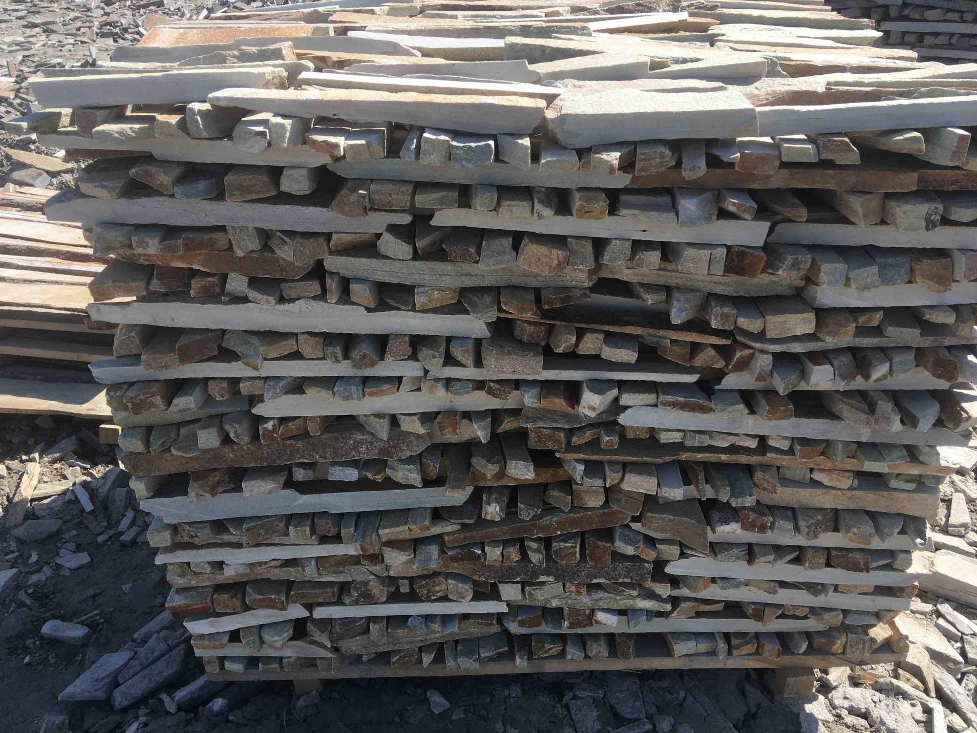 Горбушка златолит золотистый для облицовки купить в Лысьве