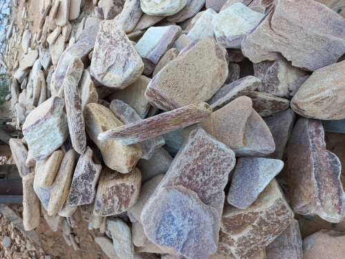 Златолит жёлтый, жёлто-зелёный глыбки и валуны для ланшафтного дизайна купить в Лысьве