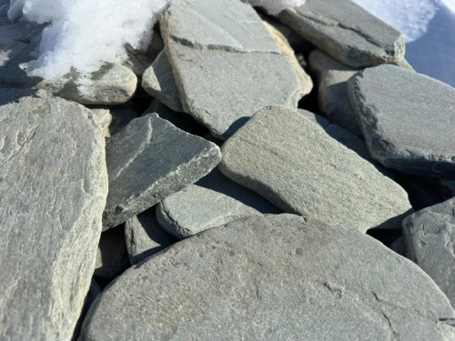 Плитняк златолит зелёный галтованный для цоколя купить в Лысьве