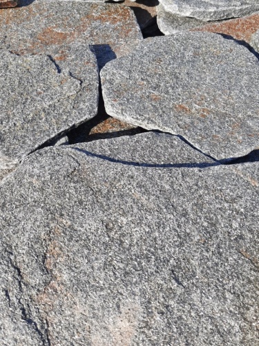 Златолит серебристый галтованный для лестниц купить в Лысьве