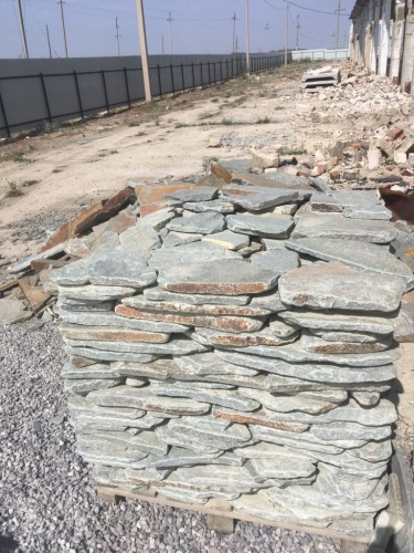 Златолит серебристый галтованный для лестниц купить в Лысьве