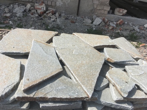 Златолит серебристый галтованный для лестниц купить в Лысьве